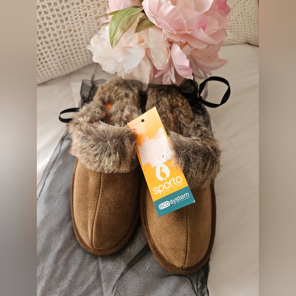 NWT Sporto Tan/ Camel Color Faux Fur Slippers House Shoes Cozy Size S
